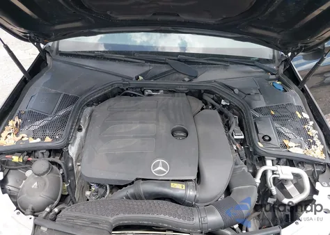 2019 Mercedes-Benz C 300 z USA, uszkodzony, nr VIN 55SWF8DB8KU308099
